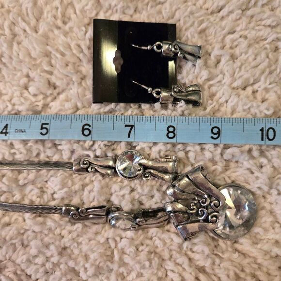 NWOT Silver Chunky Big Rhinestone Necklace + Earrings Set - Picture 4 of 10